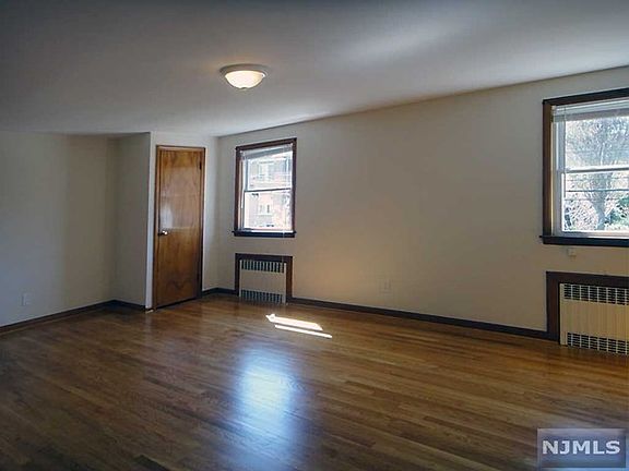 3rd image of 270 Bloomfield Ave