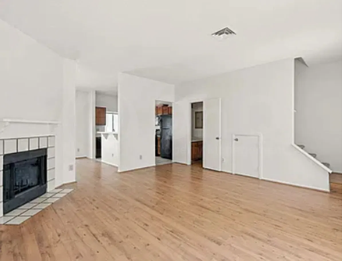 2 bed, 3.0 bath, 1200 sqft, $1,799 — Photo 2