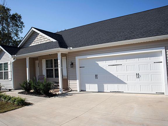 3rd image of 103 N Tiger Ct