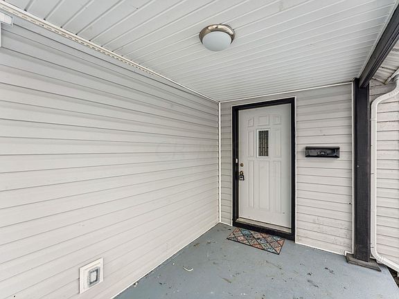 2nd image of 374 Thompson St