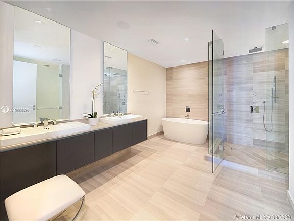4th image of 3300 NE 188th St APT 315