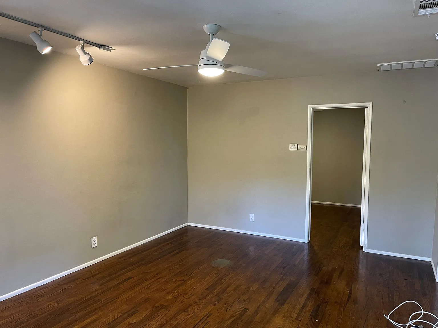 5323 Bellingham Ave — Photo 2