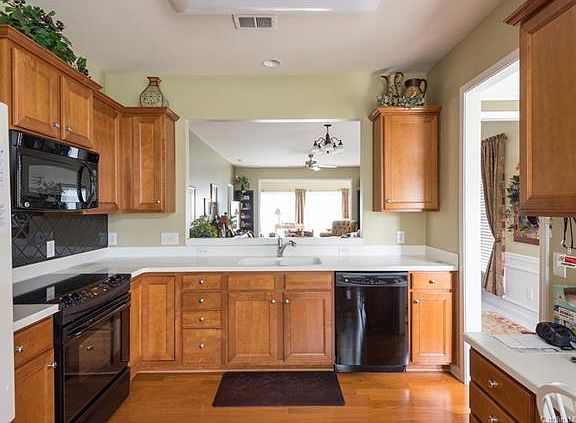 3rd image of 16295 Raven Crest Dr