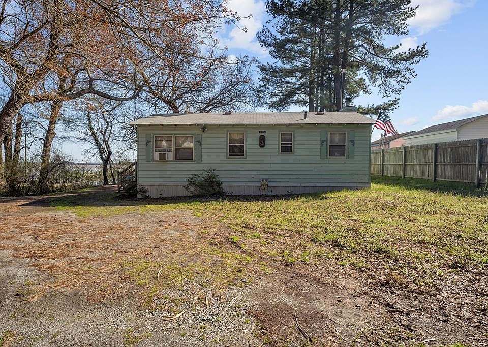 1st image of 225 Shore Dr