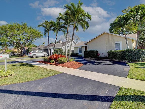5th image of 11740 NW 42nd St