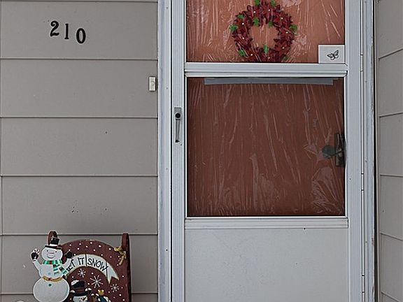 4th image of 210/212 W Carpenter St