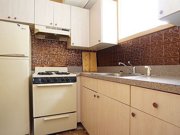 4th image of 904 Rockland Ave Floor Basement