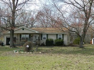 793 County Road 1500 E, Fairfield, IL 62837