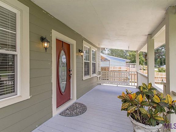 2nd image of 2511 N Amelia Ave