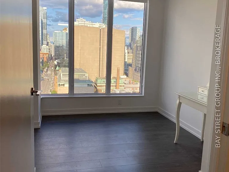 203 College St #1706 — Photo 7
