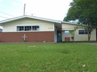 5414 W Groves Cir, Groves, TX 77619