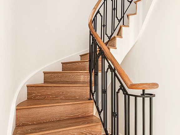 4th image of 27 E 79th St #7/8