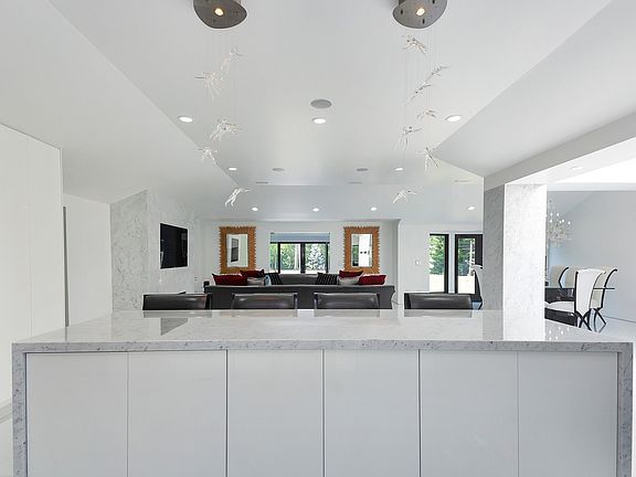 2nd image of 8 Knolls Dr