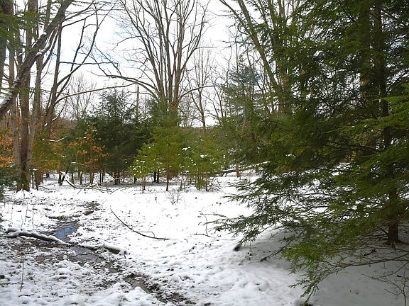 2nd image of 40 Beechwood Ln