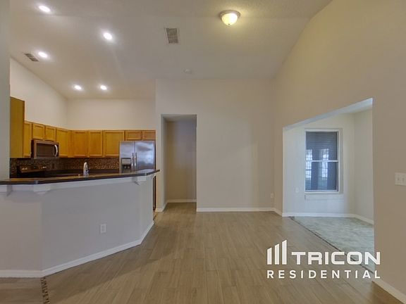 3rd image of 132 London Fog Way