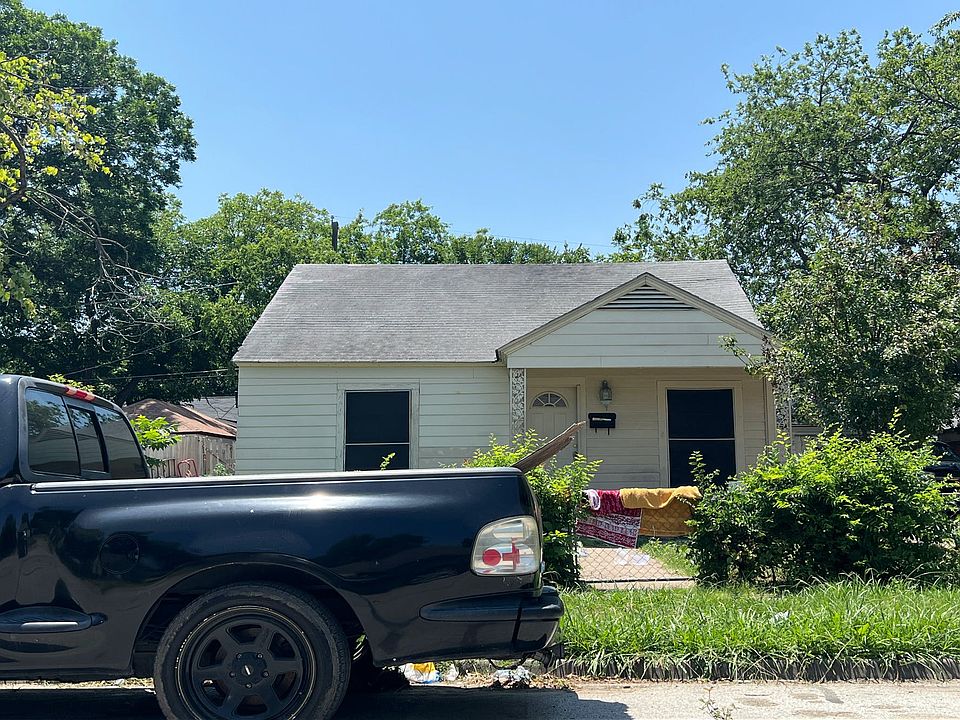 1st image of 309 SE 10th St