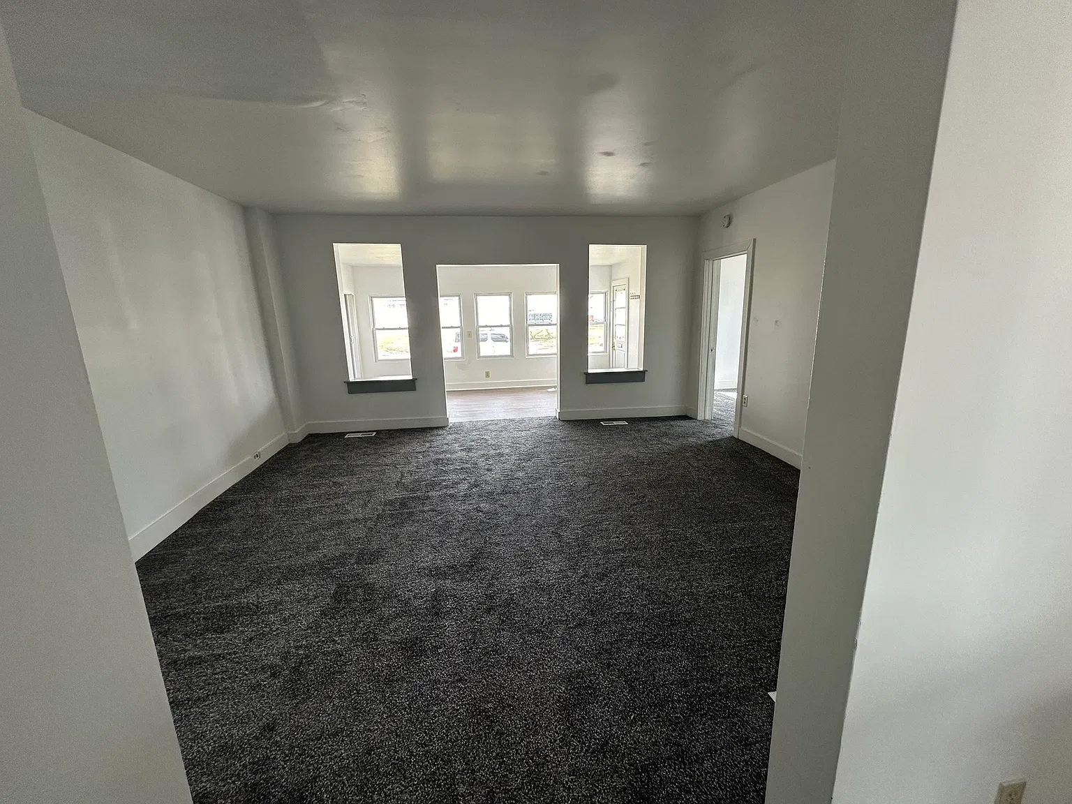 2 bed, 1300 sqft, $1,000 — Photo 2
