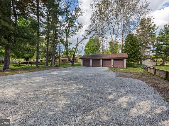 4th image of 15630 Edgegrove Rd