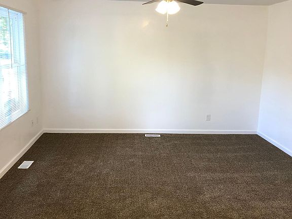 5th image of 3313 Lupine Dr