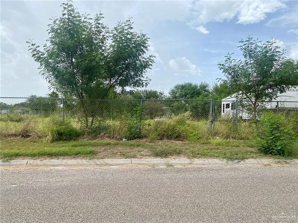 1st image of 3017 Luxury Ln