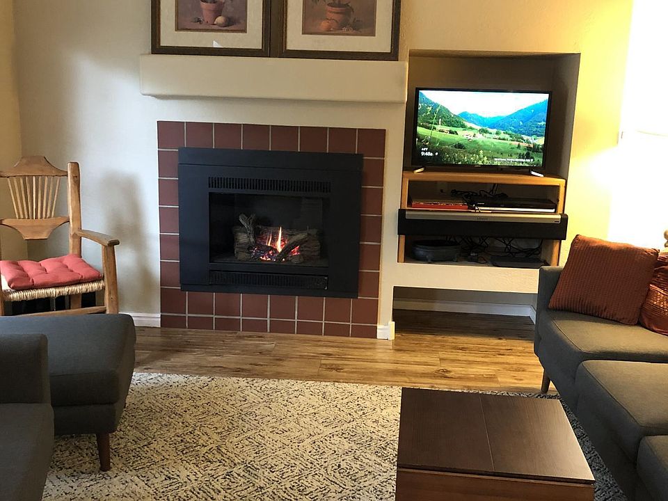 Comfortable Living Room, Fireplace, entertainment center