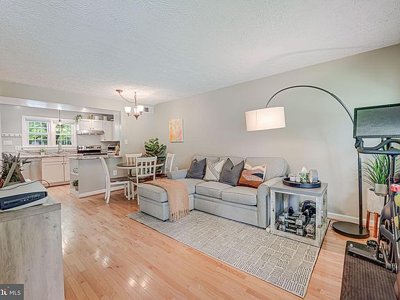 3rd image of 431 Hampton Ct #137