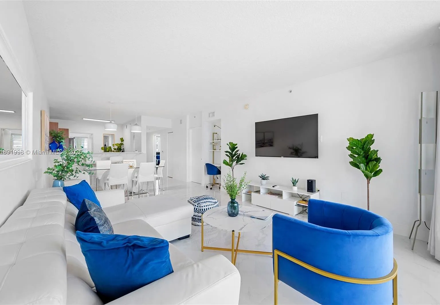 Marina Bay Club Condo Hot — Photo 4