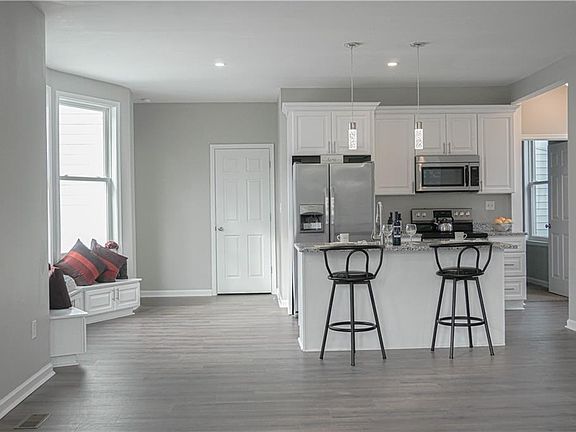 4th image of 1350 W 38th St