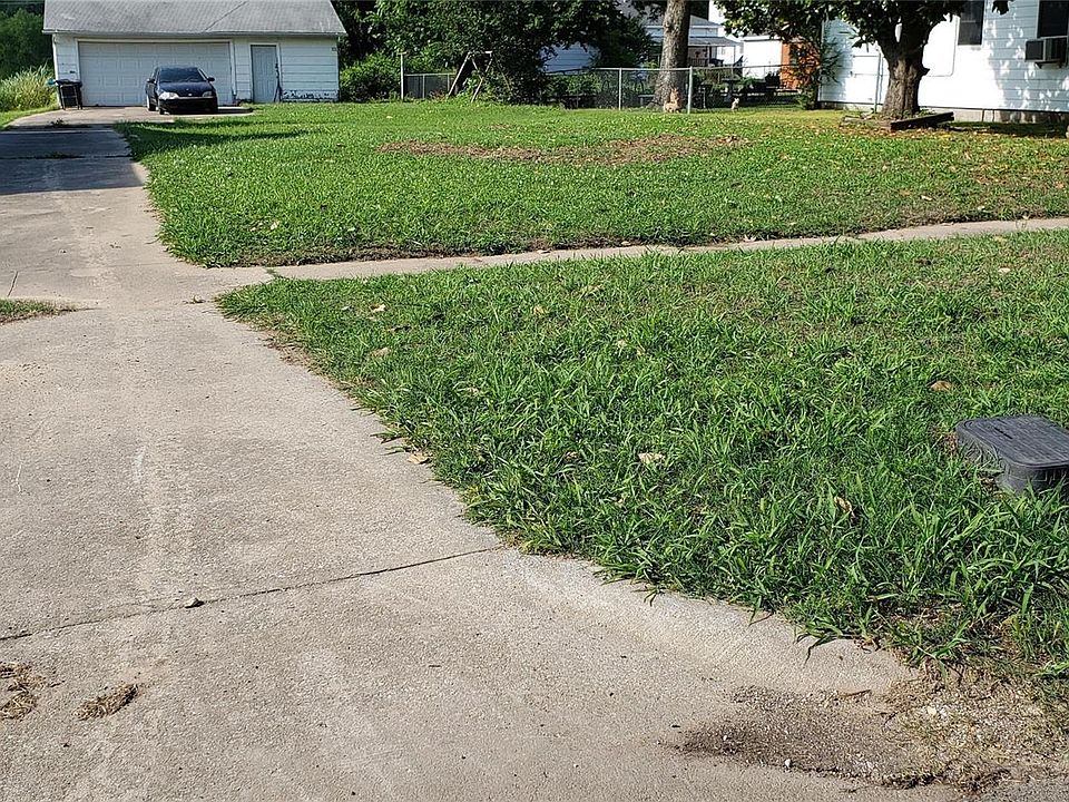 2nd image of 1423 E 8th St