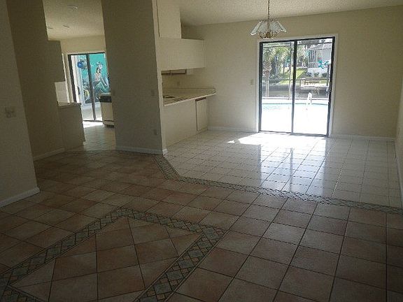 4th image of 123 Coral Reef Ct N