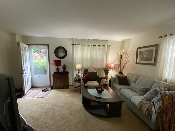 4th image of 217-223 Albert St #219