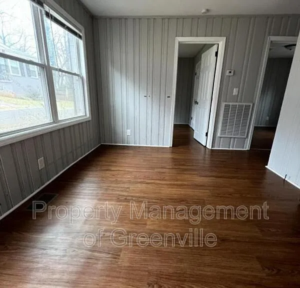 326 Loop St #F — Photo 4