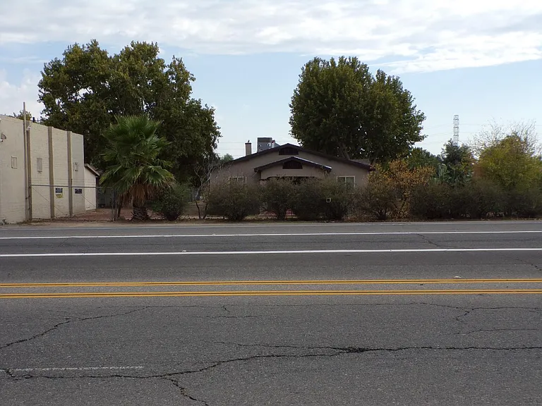 6939 E Kings Canyon Rd — Photo 7