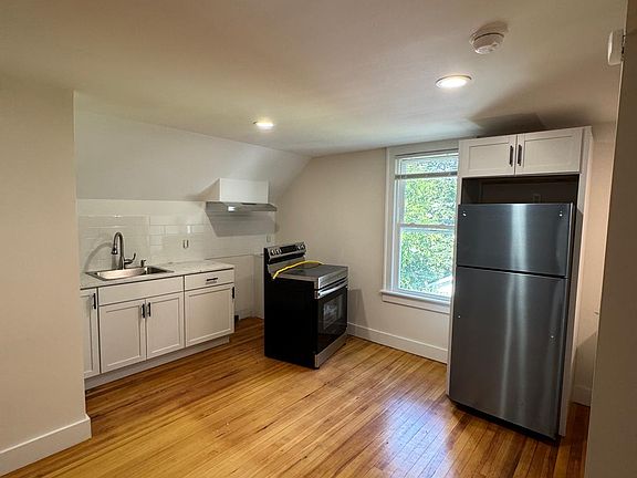 5th image of 33 Andrews St #3