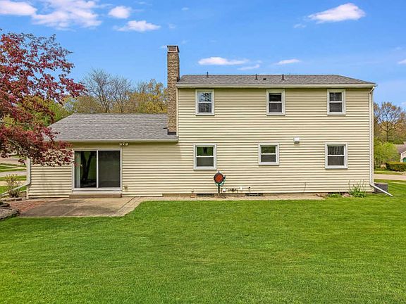 5th image of 2884 Manitou Dr NE