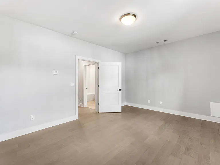 2035 Parkside Ln — Photo 40
