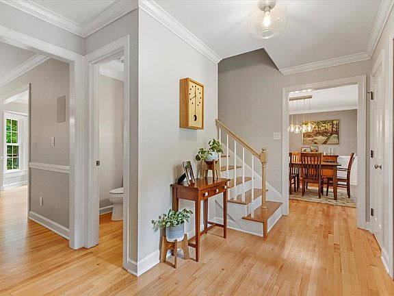 4th image of 215 Bent Oak Way