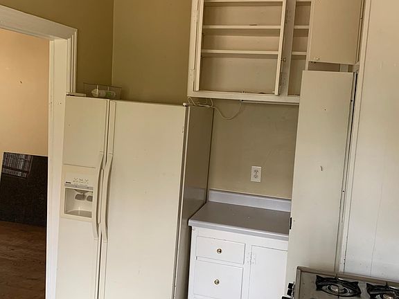 5th image of 800 Cypress Dr