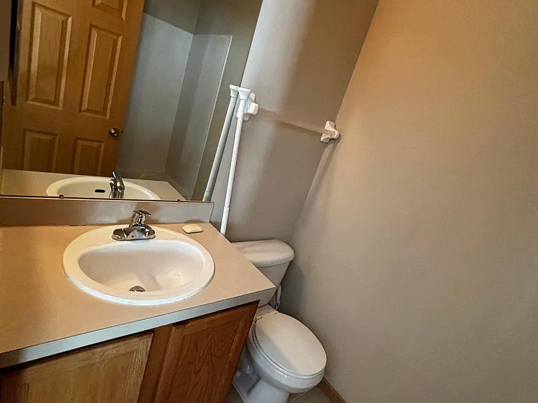 Upstairs Full Bathroom