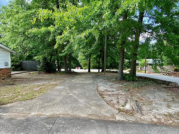 3rd image of 707 E Forest Hill Dr