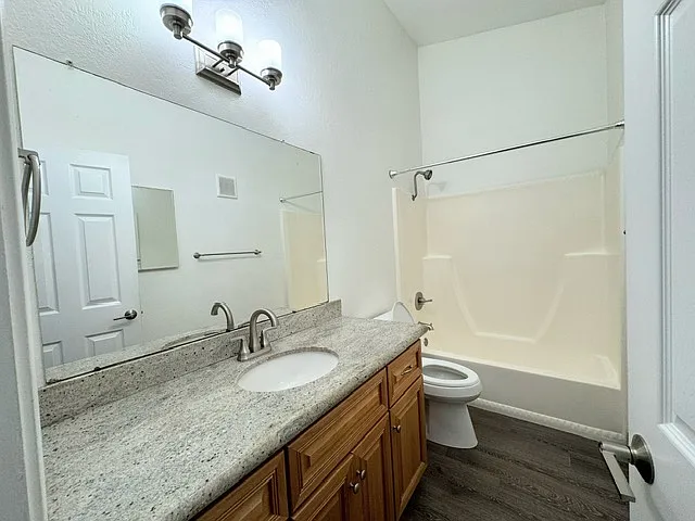 Dela Vina Apartments — Photo 32