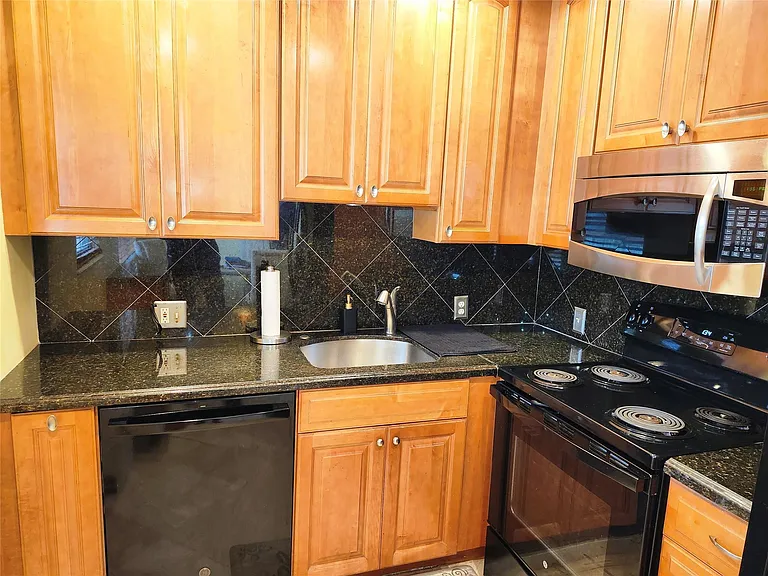 74 Preston E — Photo 8