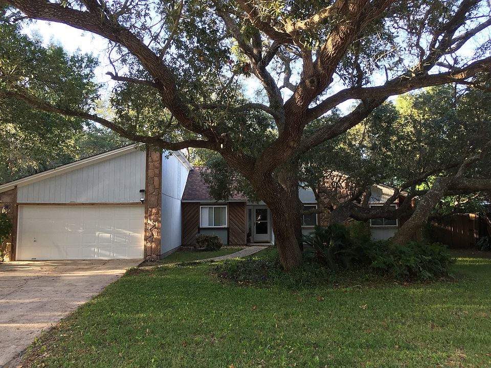 1st image of 2706 Glen Oak Cir