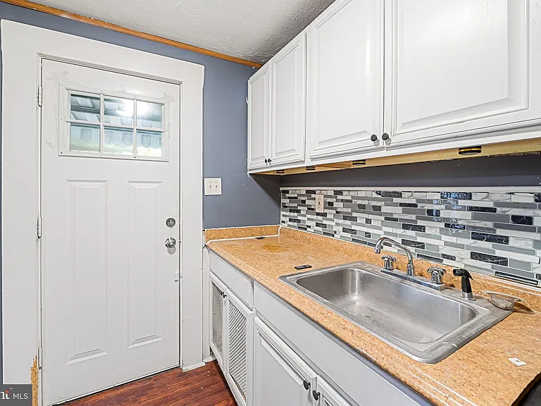 3727 Milford Ave — Photo 6