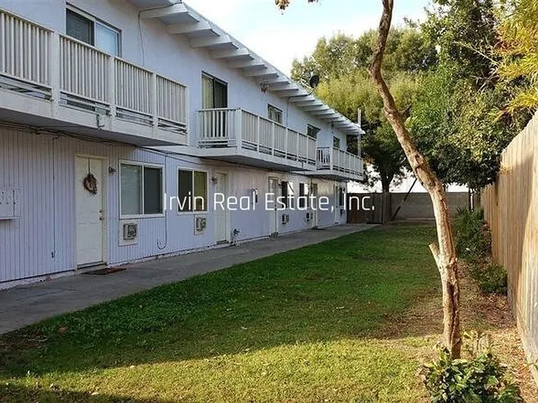 3303 N Franklin Ave — Photo 4