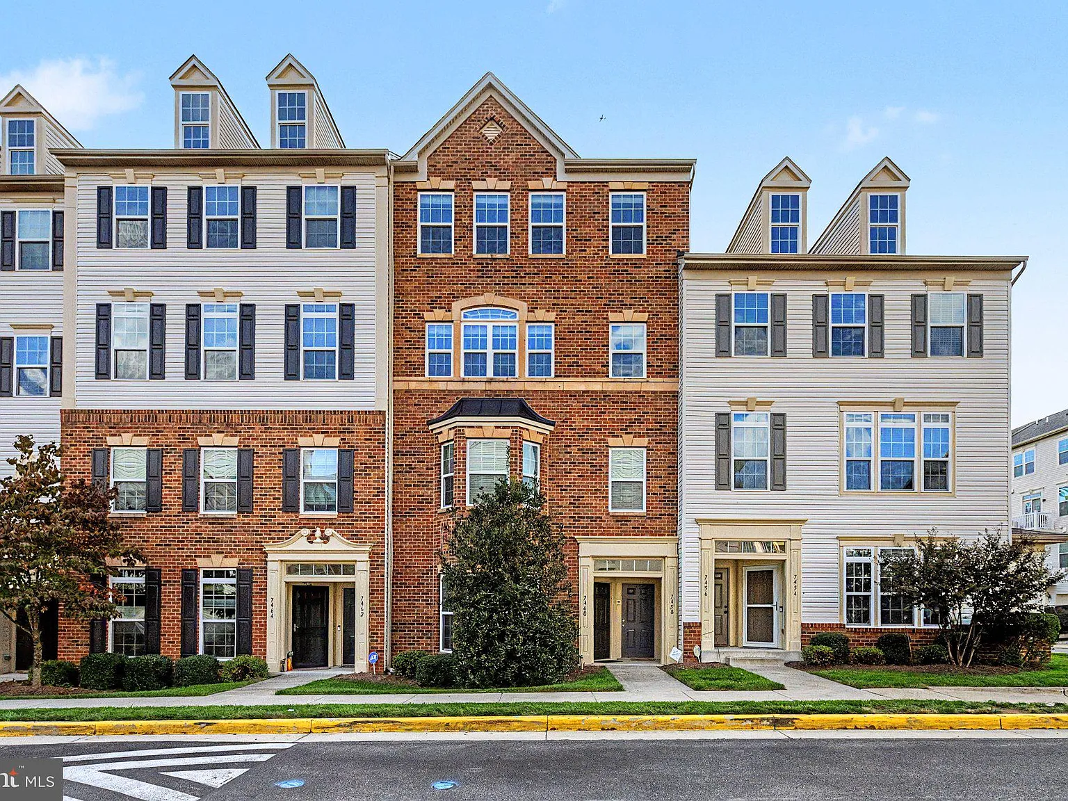 Somerset Condo — Photo 1