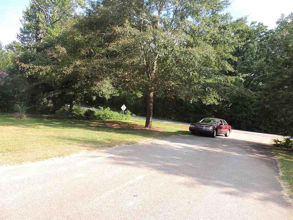 2nd image of 519 Hammett Rd