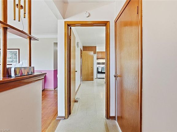 5th image of 234 Normanhurst Ave