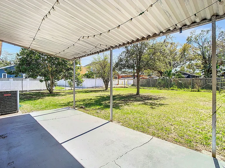 401 E Lambright St — Photo 36