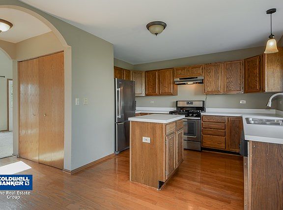 4th image of 9 Farmington Ct